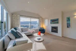 Southland Sounds - Te Anau Holiday Home - Image 3