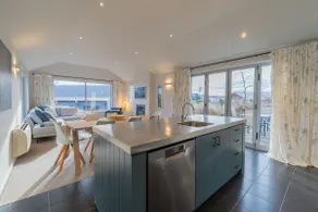 Southland Sounds - Te Anau Holiday Home - Image 4