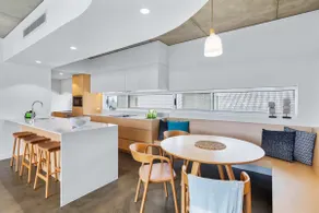 Luxury 5-floor Unit with Ocean Views near Beach - Image 3