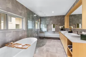 Luxury 5-floor Unit with Ocean Views near Beach - Image 5