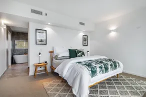 Luxury 5-floor Unit with Ocean Views near Beach - Image 4