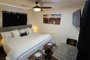 069B Grand Canyon Studio w/ Kitchenette - Image 4