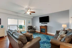 Lakefront Condo, Balcony, Pool, Beach, Wineries - Image 5