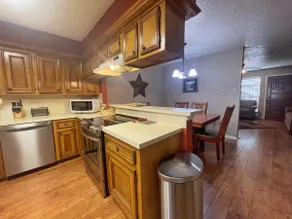 Valley Condo 126 - Creekside - Wi-Fi - Hot Tub - Fireplace - Washer/Dryer - Gril - Image 5