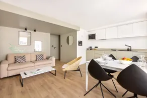 Apartment-Le Beaux Arts-Deluxe-Private Bathroom - Image 4