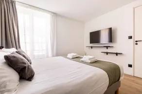 Apartment-Le Beaux Arts-Deluxe-Private Bathroom - Image 2