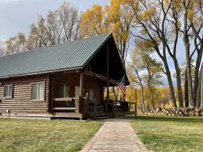 On the river. Private patio. 2 large yards. Dog friendly. Stargazing - Image 2