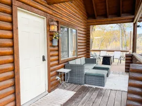 On the river. Private patio. 2 large yards. Dog friendly. Stargazing - Image 5