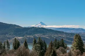 Hot Tub and Stunning River Views - Gorgeous Scenic Haven - Image 4