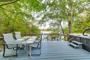 Hot Tub: Secluded Hideaway on Sleepy Hollow Lake - Image 2
