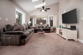 Amazing Single Level Suburban Home, Pet Friendly, Fenced Backyard, Close 2 Nike, Shopping, Portland - Image 3