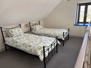 Poachers Hut 1-Bed Cottage Sleeps 2 Pet Friendly - Image 2