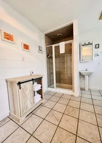 Studio Superior Ensuite with Whirlpool View - Image 4