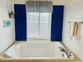 Studio Superior Ensuite with Whirlpool View - Image 3
