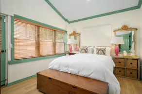 Stylish Downtown Cottage - Prime Historic Location - Image 5