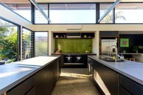 42 Byron (Walk to Beach) - Image 4