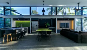 42 Byron (Walk to Beach) - Image 2