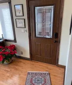 Beautiful Home in Town Acreage - Image 3
