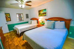 Cozy Forest Cottage |Sleeps 4, Private Cabin - Image 3