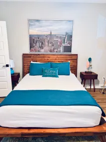 Cozy Modern Home minutes from Airport and Downtown - Image 4