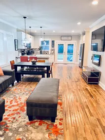 Cozy Modern Home minutes from Airport and Downtown - Image 5