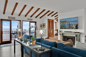 Gorgeous Oceanfront villa with panoramic views - Image 3