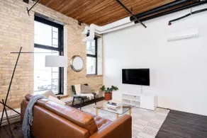 Bright Two Bedroom Loft - Exchange District - Image 2
