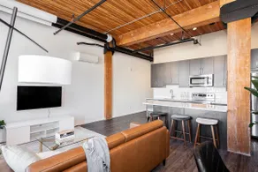 Bright Two Bedroom Loft - Exchange District - Image 5