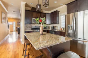 Spacious 4BR/3BA | Sleeps 12 | Near Alberta Arts - Image 4