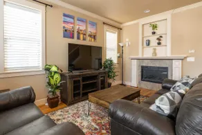 Spacious 4BR/3BA | Sleeps 12 | Near Alberta Arts - Image 3