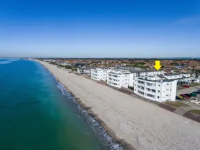 No. 28 Contemporary beach side property with sea views - Image 5