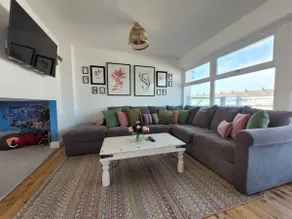 No. 28 Contemporary beach side property with sea views - Image 4