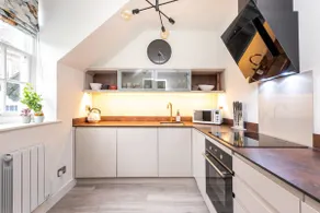 Host & Stay - Feversham House - Image 3