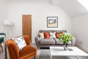 Host & Stay - Feversham House - Image 2