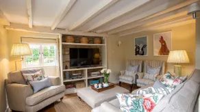 Thatch Cottage - sleeps 6 guests  in 3 bedrooms - Image 2