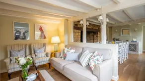 Thatch Cottage - sleeps 6 guests  in 3 bedrooms - Image 5