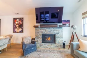 #495- Stunning Creekhouse - Image 3