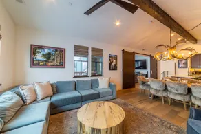#495- Stunning Creekhouse - Image 4