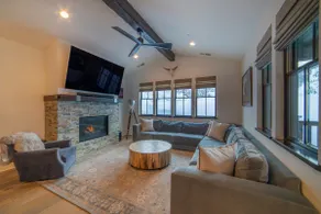 #495- Stunning Creekhouse - Image 2