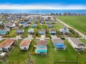 Cozy Coastal Home, Minutes from the Beach - Image 2