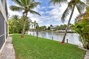 stunning across the street from beach - Image 2