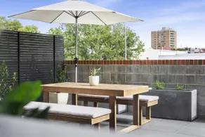 Boutique Unit with Huge Terrace near Cafes & Shops - Image 5