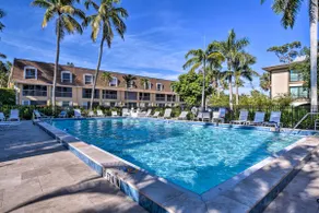 Luxe Naples Escape: Walk to Beach & Downtown! - Image 3