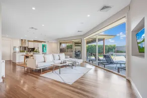 Blair Street - Luxury Home with Pool and Theatre - Image 2