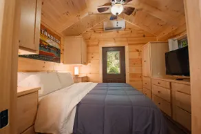 Ernie Cabin Private Spa 1 Mile from the Southside - Image 5