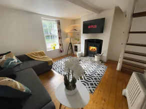 Cosy Courtyard Cottage sleeps 4 with Log Burner, close to Cambridge - Image 2
