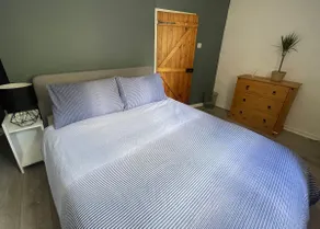 Cosy Courtyard Cottage sleeps 4 with Log Burner, close to Cambridge - Image 5