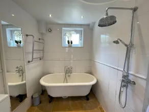 Cosy Courtyard Cottage sleeps 4 with Log Burner, close to Cambridge - Image 3
