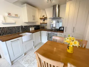 The Holts Charming 2 Bed Cottage - Image 3
