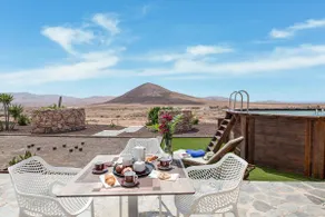 Villa \"La Vista de Tefía\" con vistas a la montaña, piscina, Wi-Fi, terraza y jardín - Image 2